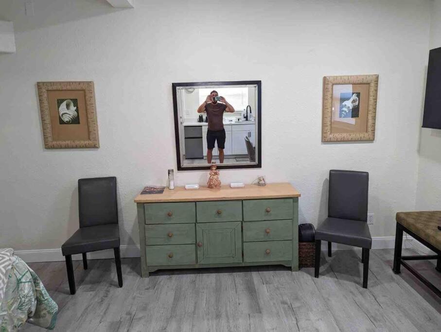 Renovate Large Studio 21-Directly Across Beach เซนต์พีทบีช ภายนอก รูปภาพ